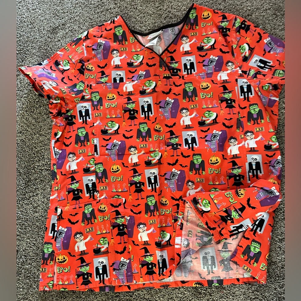 Halloween Short Sleeve Medical Scrub Top with pockets size XL Scrub Star